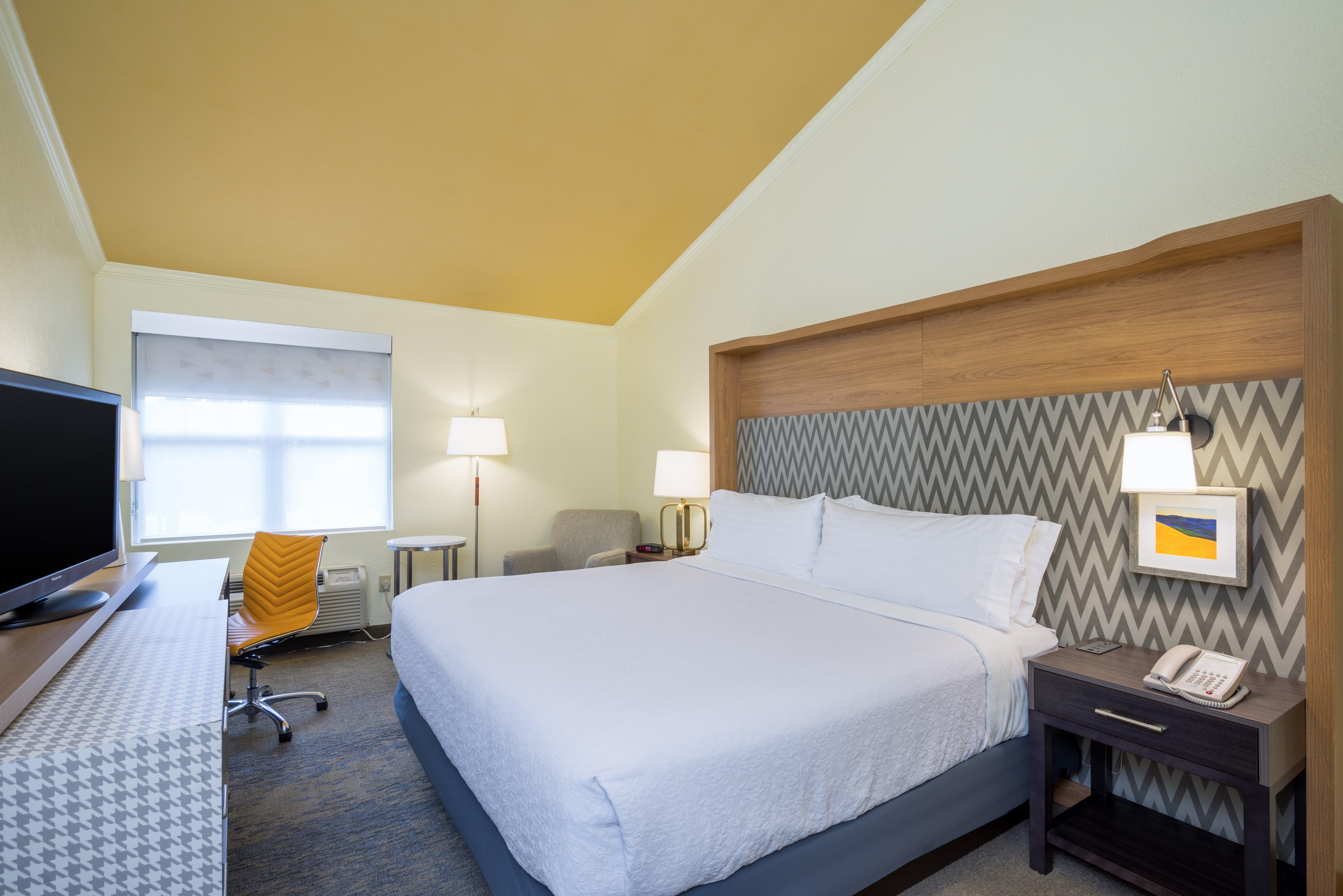 Holiday Inn Cape Cod - Hyannis By Ihg Exterior photo