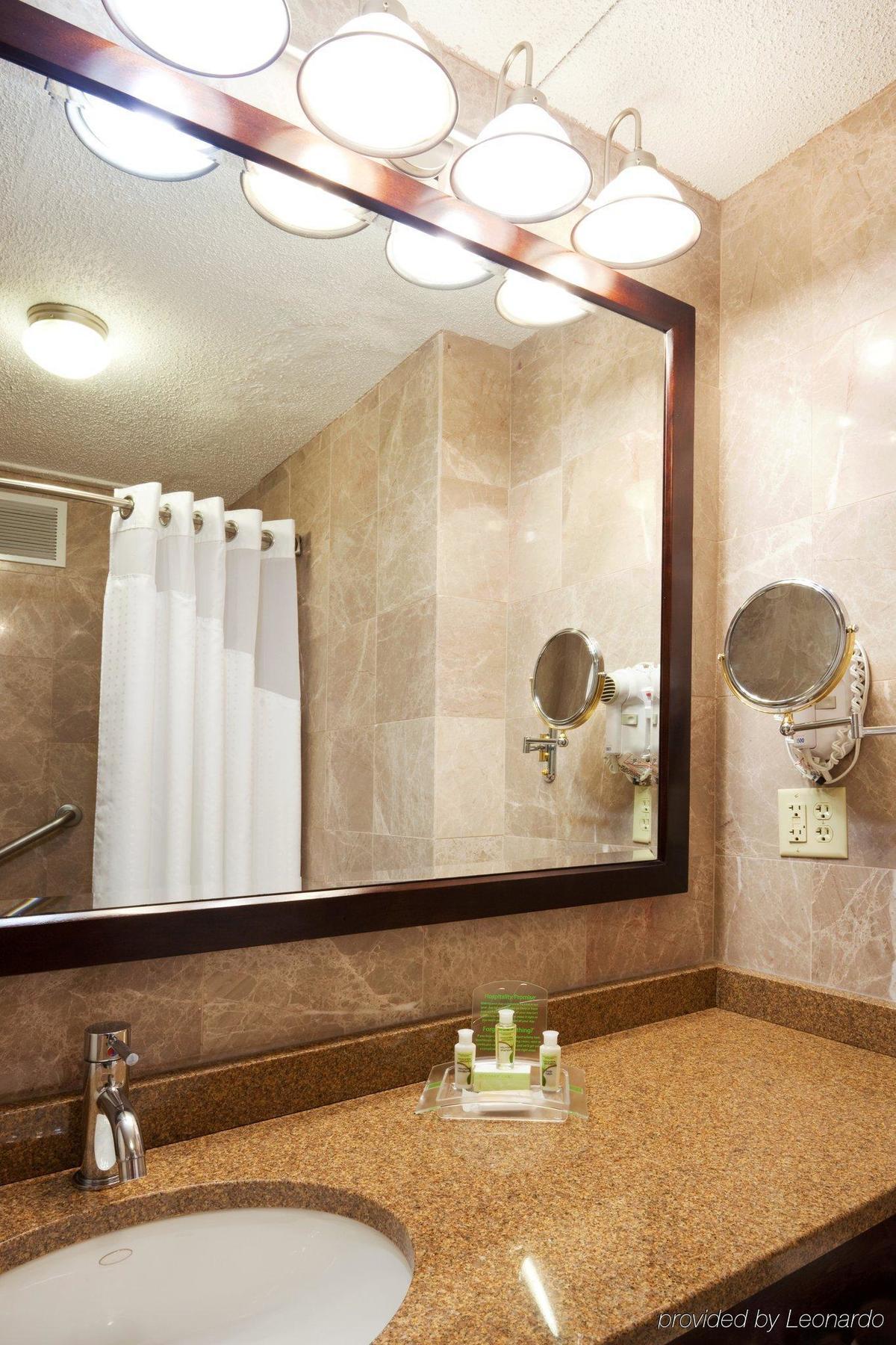 Holiday Inn Cape Cod - Hyannis By Ihg Room photo