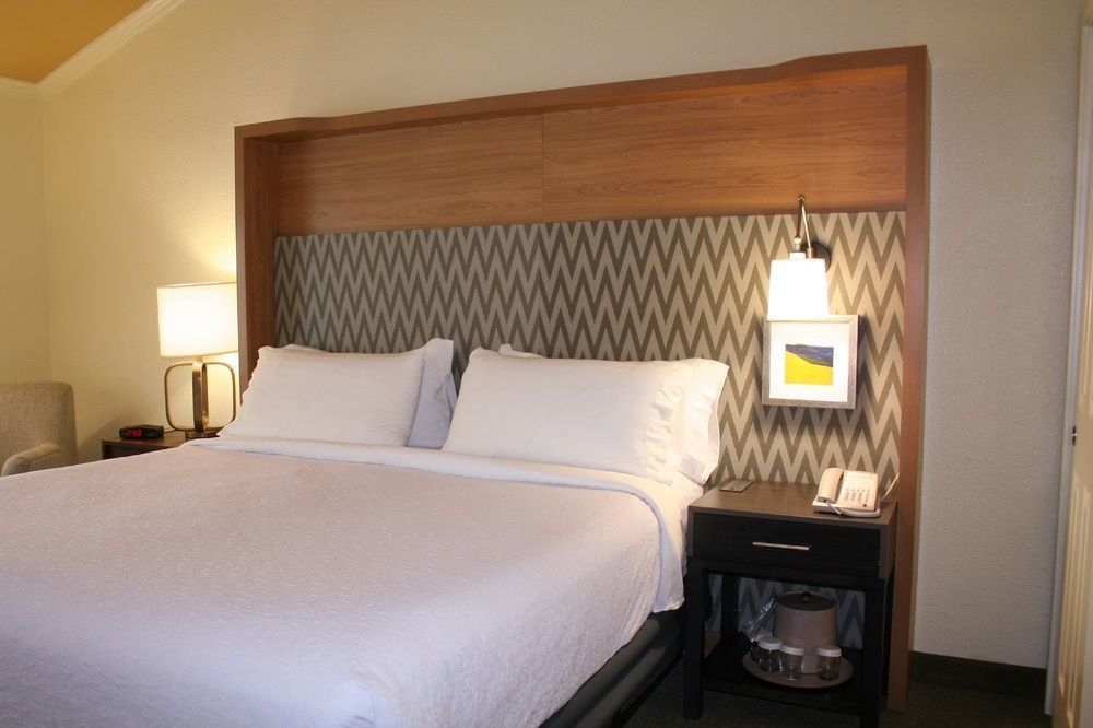 Holiday Inn Cape Cod - Hyannis By Ihg Exterior photo