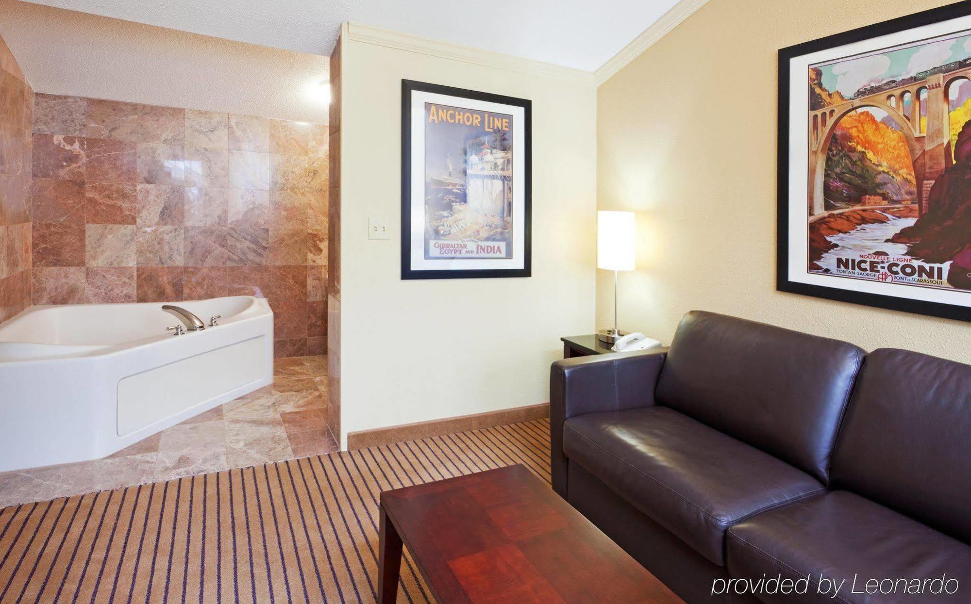 Holiday Inn Cape Cod - Hyannis By Ihg Exterior photo