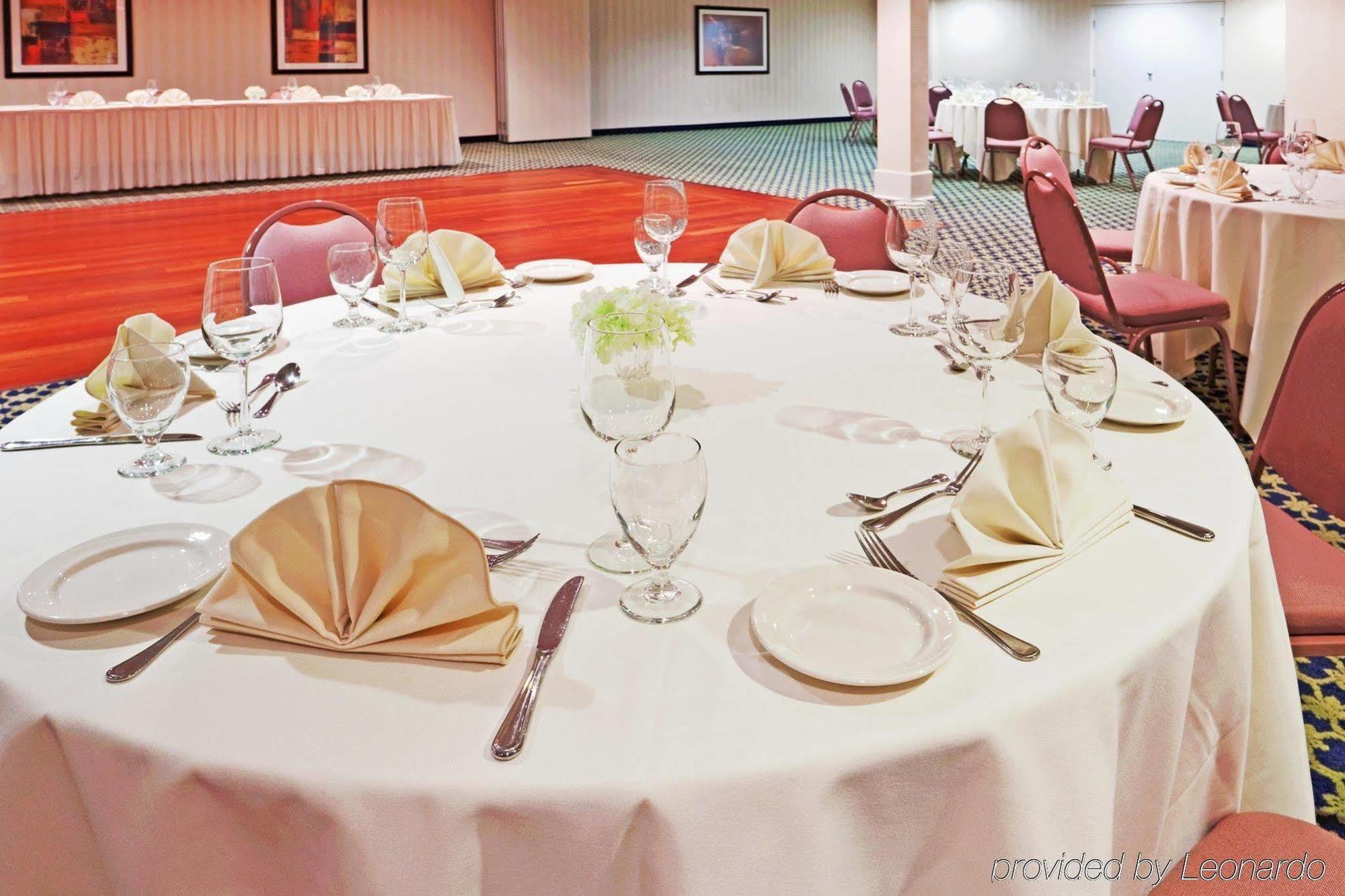 Holiday Inn Cape Cod - Hyannis By Ihg Restaurant photo