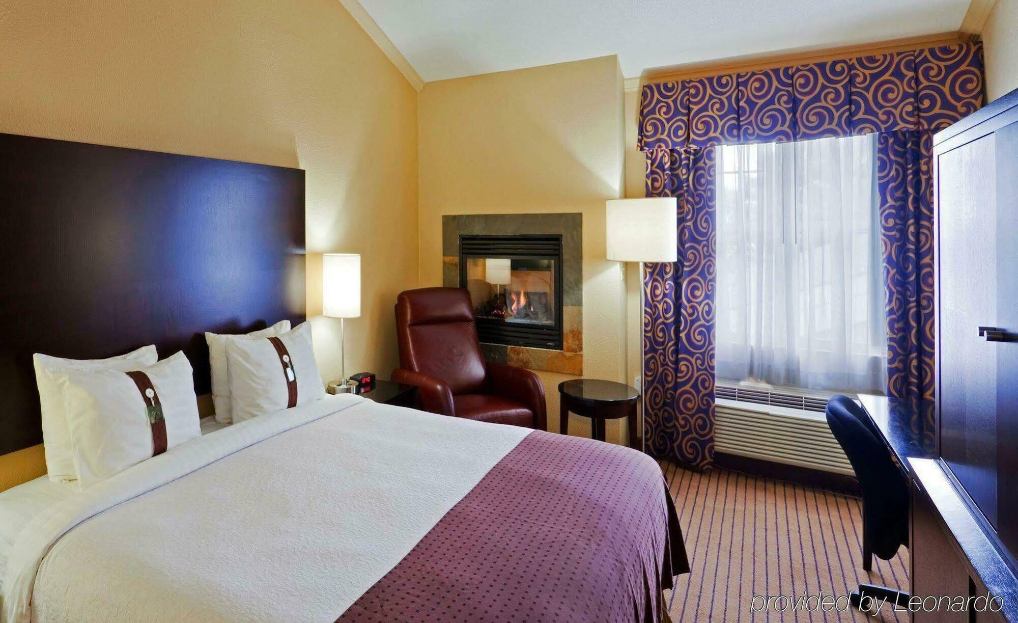 Holiday Inn Cape Cod - Hyannis By Ihg Exterior photo